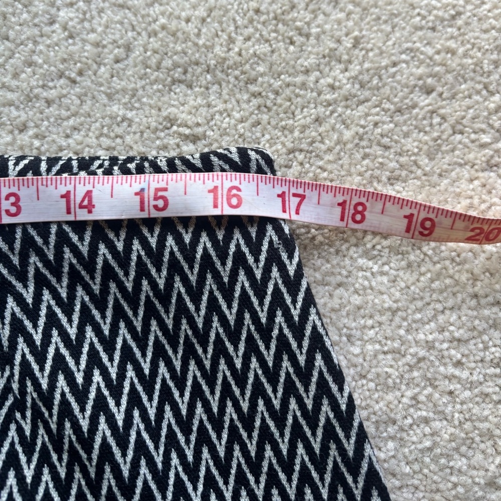 Ann Taylor Black & White Chevron Wool Blend Skirt - Size 10 - Picture 2 of 4